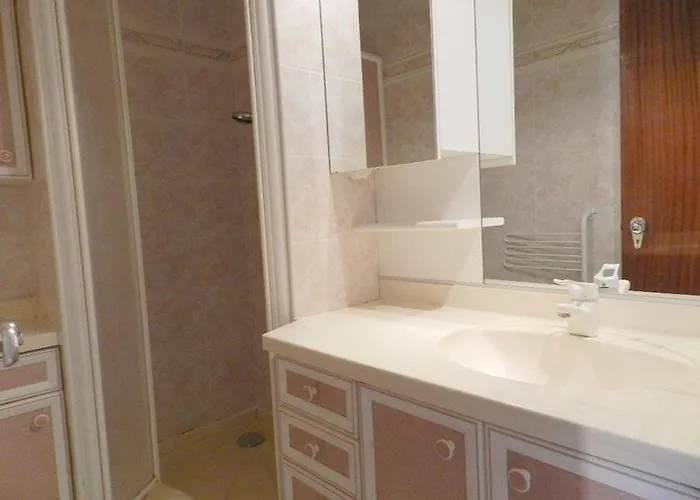 Lv330-b125 2 Pièces 4 Couchages Le Lavandou